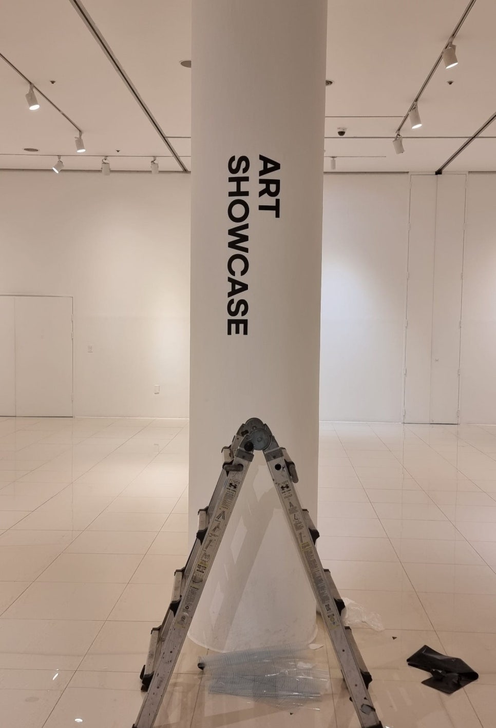 화성시 전시 공간 연출 디자인 — 화성시문화관광재단 「2023 ART SHOWCASE」 11번 이미지 - 행사기획 디자인타임 제작 사례